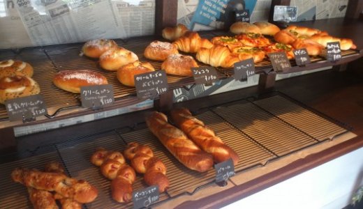 お洒落なカフェスペースとパン屋さん：Cafe + Boulangerie Doppo