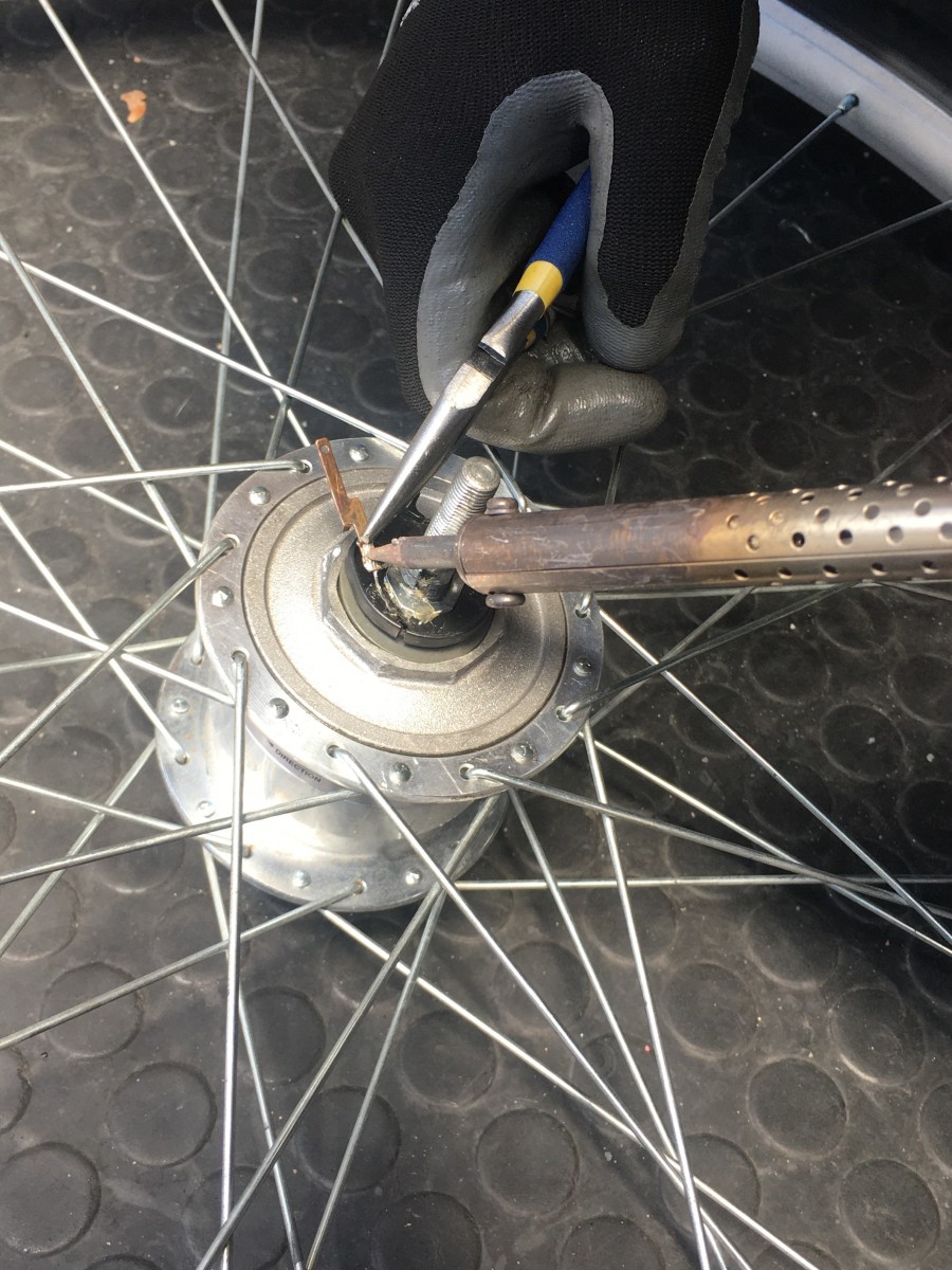 ホイールの軸を分解・洗浄 前輪 | レンタサイクル京都ecoトリップ